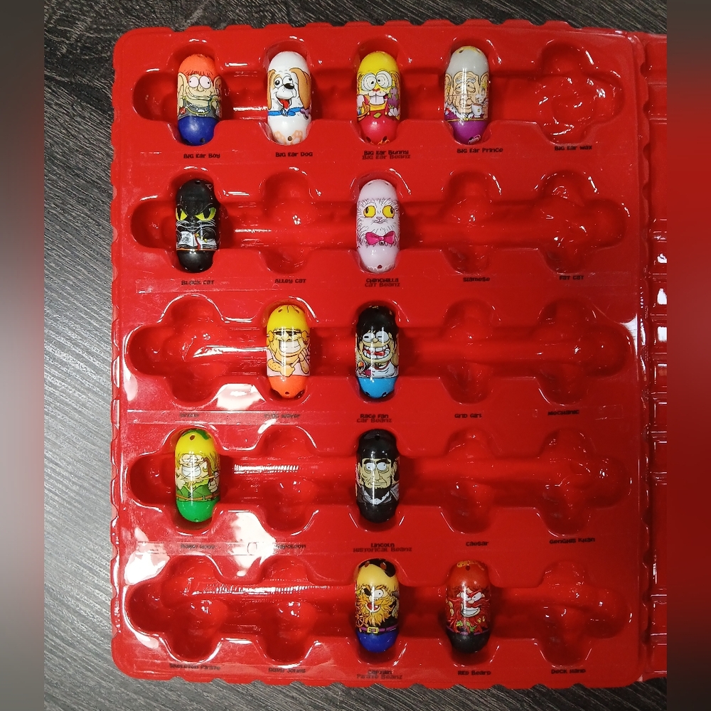 2010 Mighty Beanz Series 2 with 43 Beanz in Red Collector Cases - Picture 6 of 8